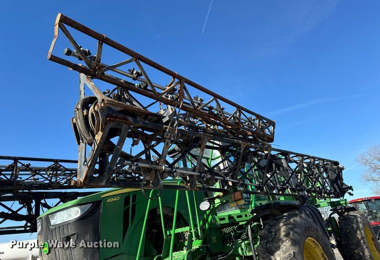 image for item DT0608 2013 John Deere 4940 sprayer