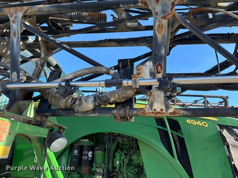 image for item DT0608 2013 John Deere 4940 sprayer