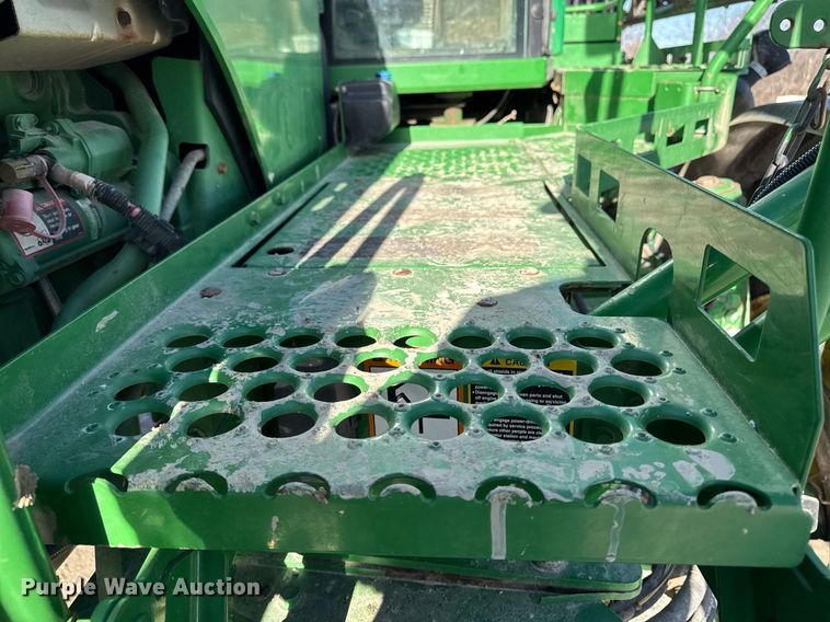 image for item DT0608 2013 John Deere 4940 sprayer