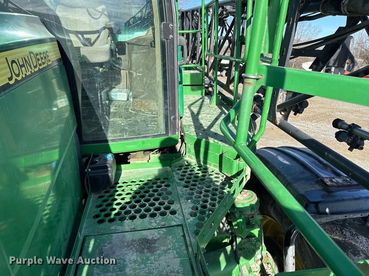 image for item DT0608 2013 John Deere 4940 sprayer