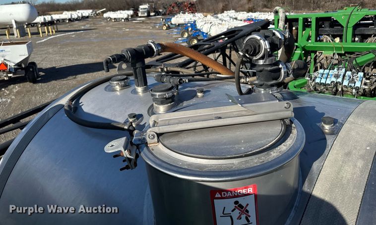 image for item DT0608 2013 John Deere 4940 sprayer