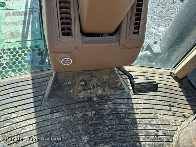 image for item DT0608 2013 John Deere 4940 sprayer