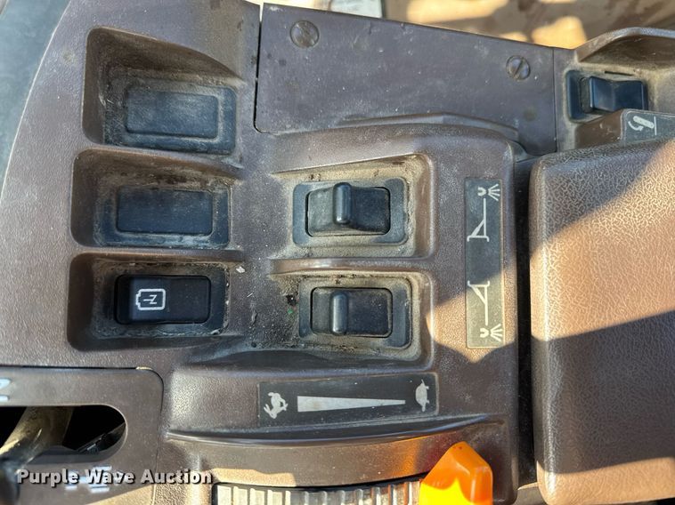 image for item DT0608 2013 John Deere 4940 sprayer