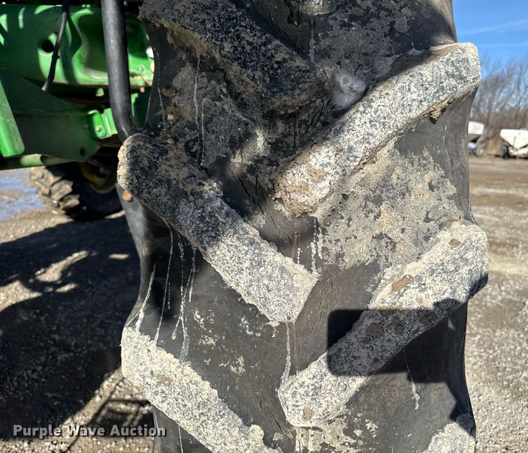 image for item DT0608 2013 John Deere 4940 sprayer