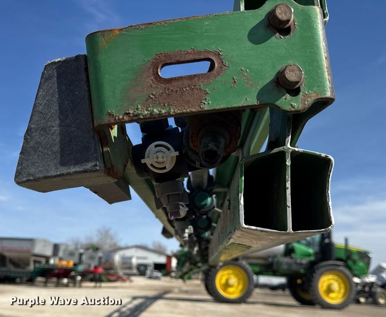 image for item DU3316 2017 John Deere R4045 sprayer