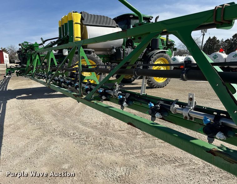 image for item DU3316 2017 John Deere R4045 sprayer