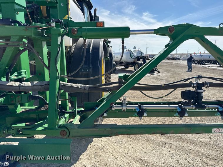 image for item DU3316 2017 John Deere R4045 sprayer