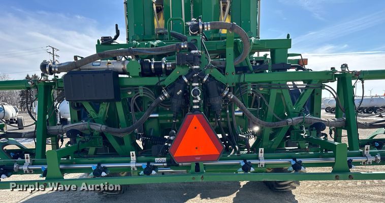 image for item DU3316 2017 John Deere R4045 sprayer