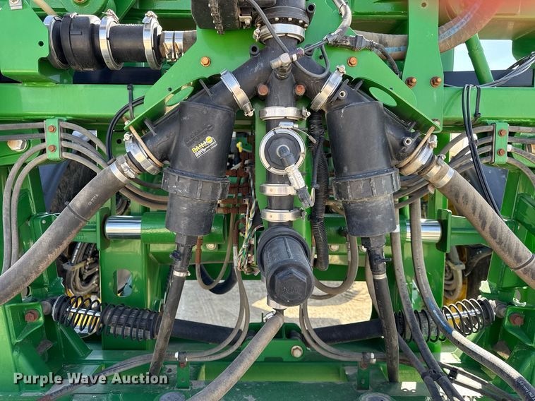 image for item DU3316 2017 John Deere R4045 sprayer