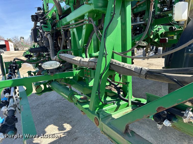 image for item DU3316 2017 John Deere R4045 sprayer