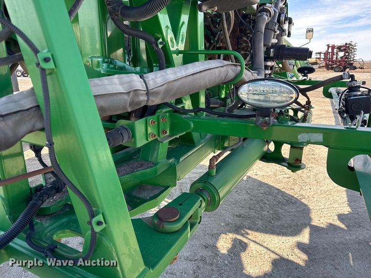 image for item DU3316 2017 John Deere R4045 sprayer