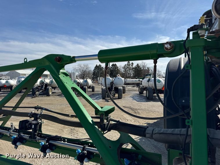image for item DU3316 2017 John Deere R4045 sprayer