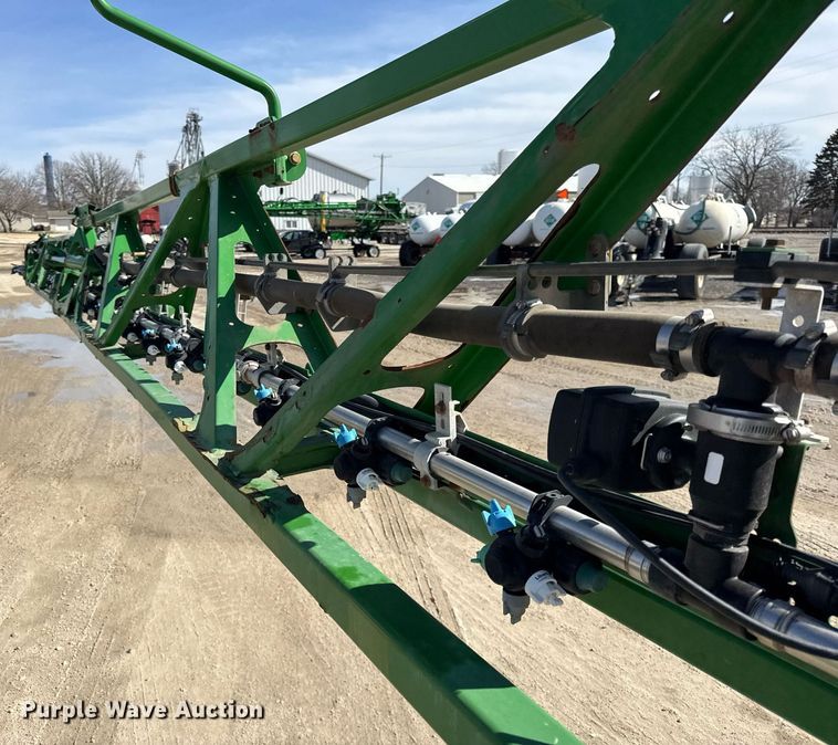 image for item DU3316 2017 John Deere R4045 sprayer