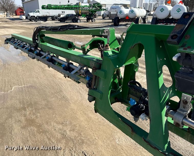 image for item DU3316 2017 John Deere R4045 sprayer