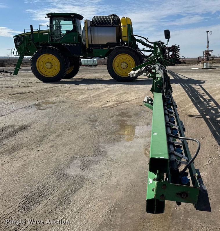 image for item DU3316 2017 John Deere R4045 sprayer