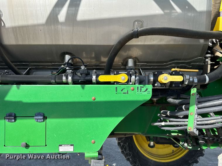 image for item DU3316 2017 John Deere R4045 sprayer