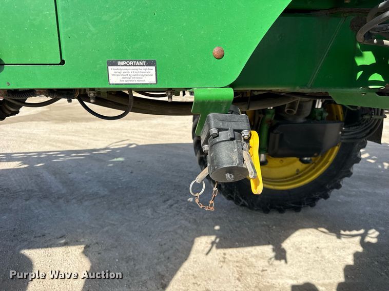 image for item DU3316 2017 John Deere R4045 sprayer