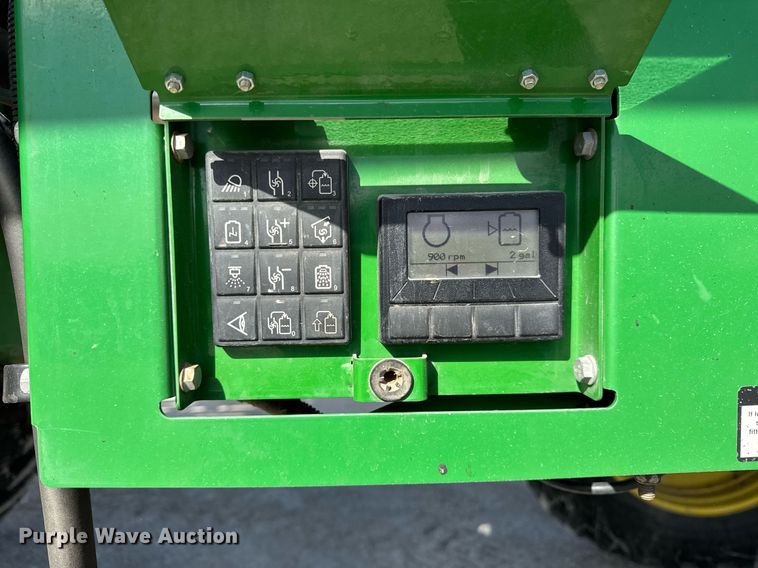 image for item DU3316 2017 John Deere R4045 sprayer