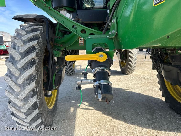 image for item DU3316 2017 John Deere R4045 sprayer