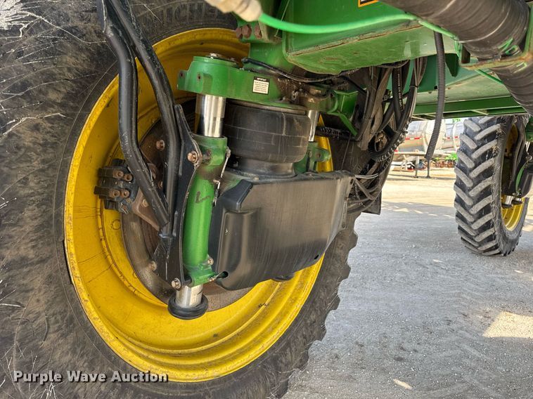 image for item DU3316 2017 John Deere R4045 sprayer