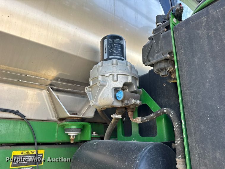 image for item DU3316 2017 John Deere R4045 sprayer