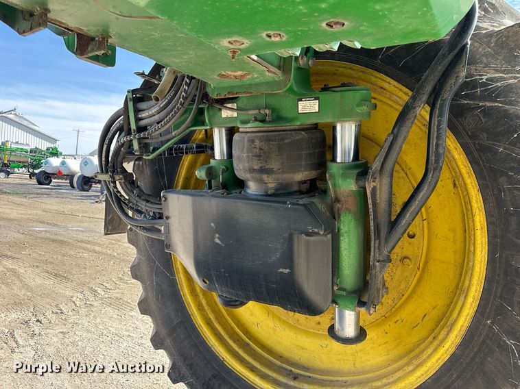image for item DU3316 2017 John Deere R4045 sprayer