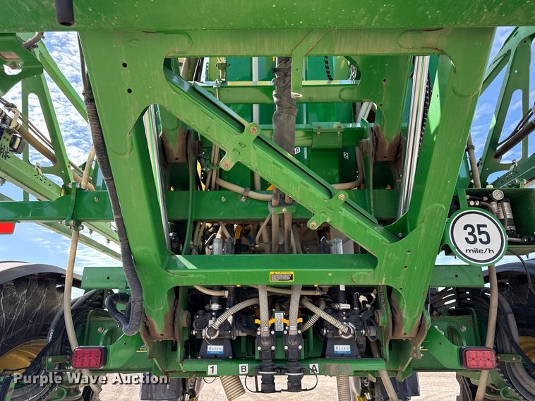 image for item DU3316 2017 John Deere R4045 sprayer