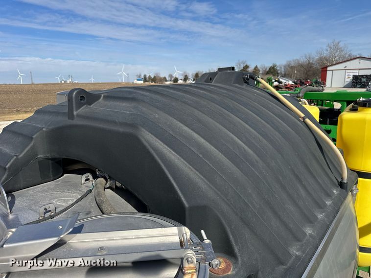 image for item DU3316 2017 John Deere R4045 sprayer