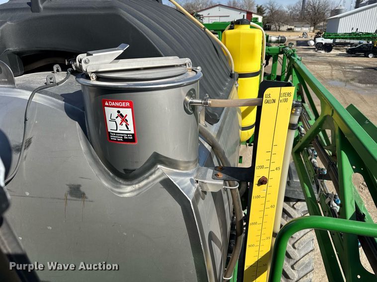 image for item DU3316 2017 John Deere R4045 sprayer