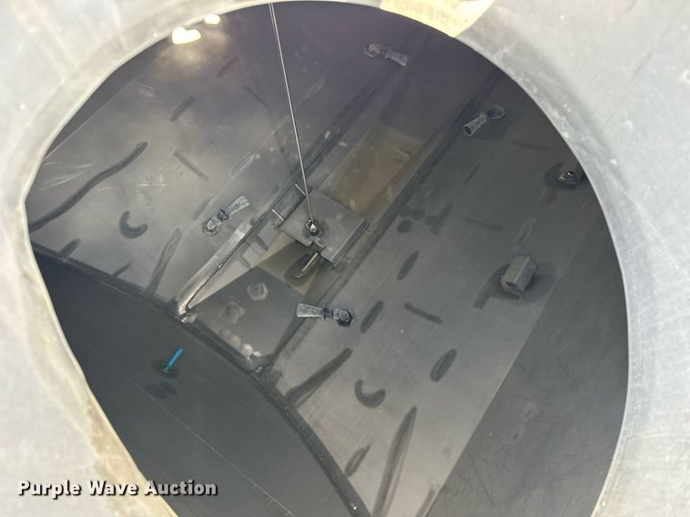 image for item DU3316 2017 John Deere R4045 sprayer