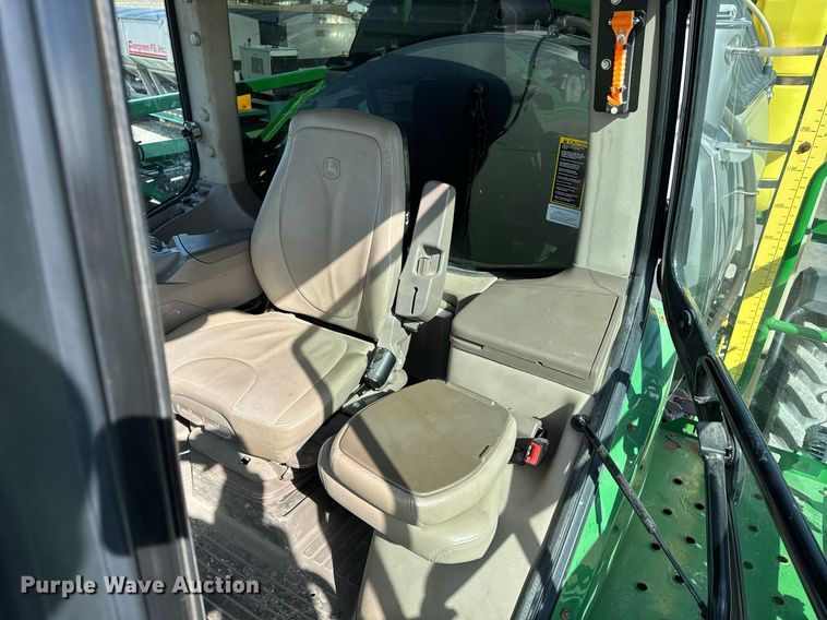 image for item DU3316 2017 John Deere R4045 sprayer