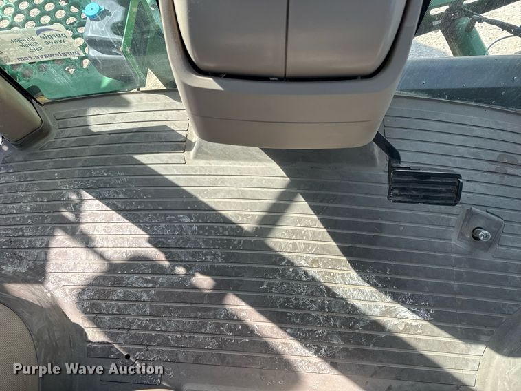 image for item DU3316 2017 John Deere R4045 sprayer