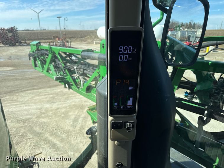 image for item DU3316 2017 John Deere R4045 sprayer