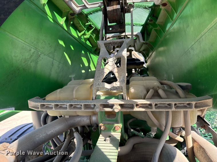 image for item DU3316 2017 John Deere R4045 sprayer