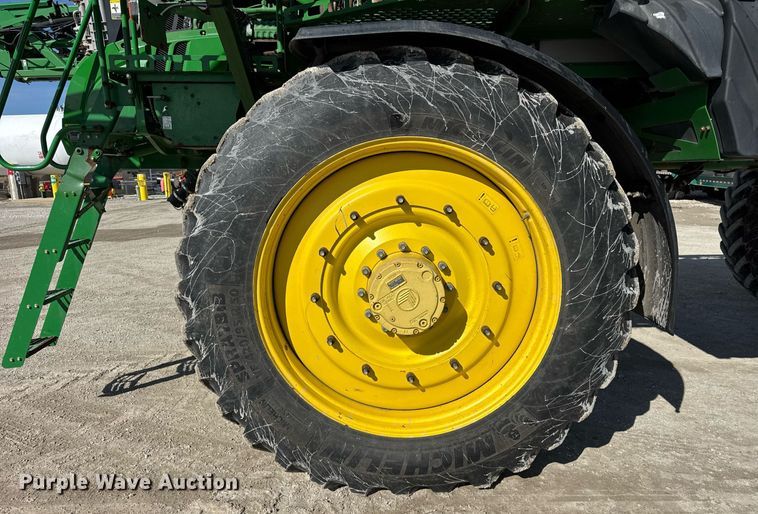 image for item DU3316 2017 John Deere R4045 sprayer