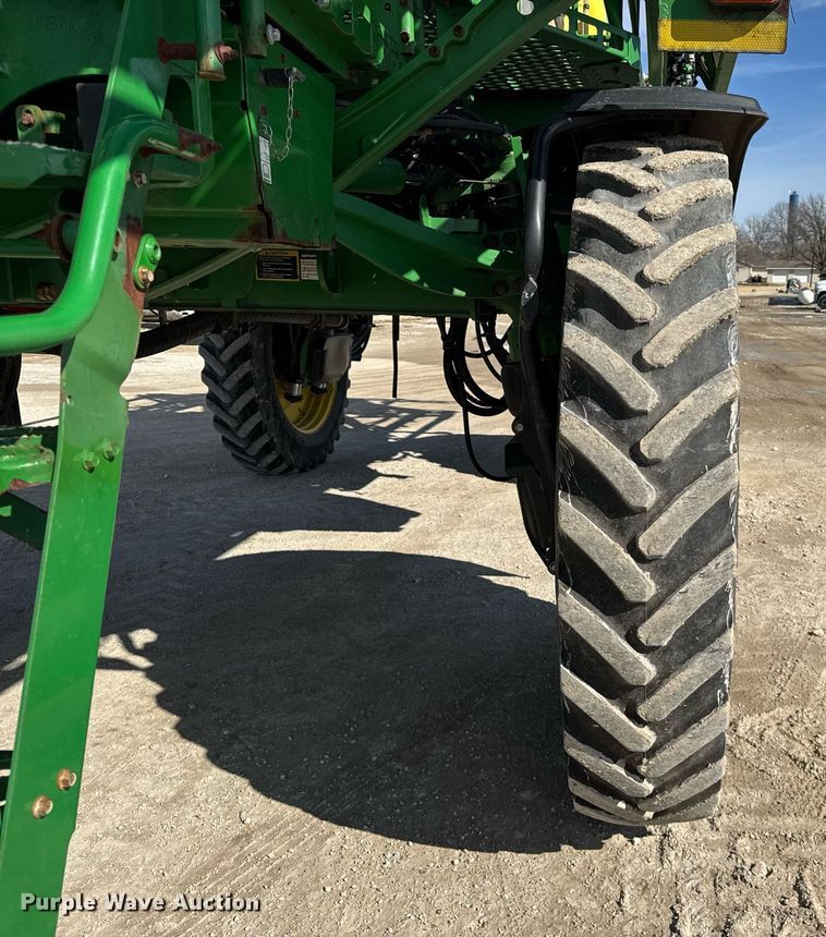 image for item DU3316 2017 John Deere R4045 sprayer