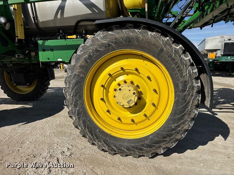 image for item DU3316 2017 John Deere R4045 sprayer