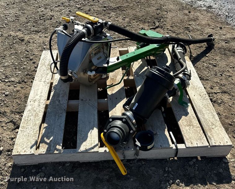 image for item DU3316 2017 John Deere R4045 sprayer