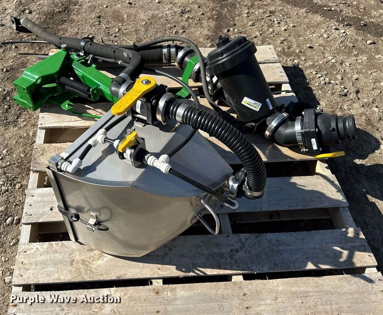 image for item DU3316 2017 John Deere R4045 sprayer