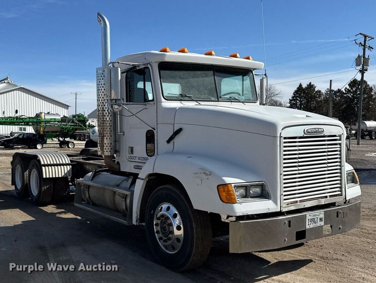 image for item DU3317 2001 Freightliner FLD truck cab and chassis