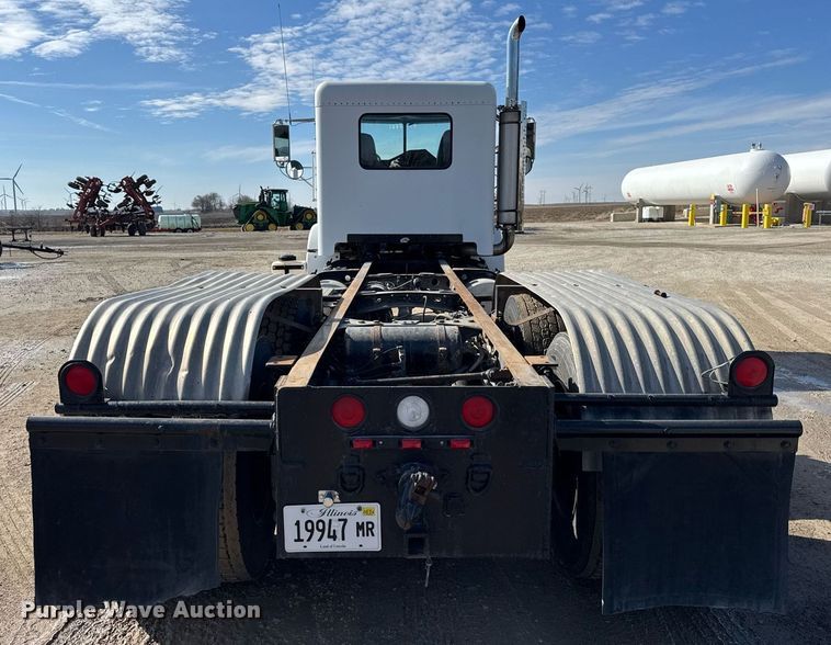 image for item DU3317 2001 Freightliner FLD truck cab and chassis