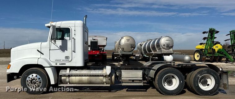 image for item DU3317 2001 Freightliner FLD truck cab and chassis