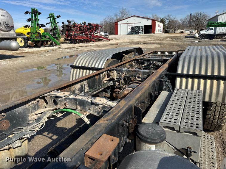 image for item DU3317 2001 Freightliner FLD truck cab and chassis