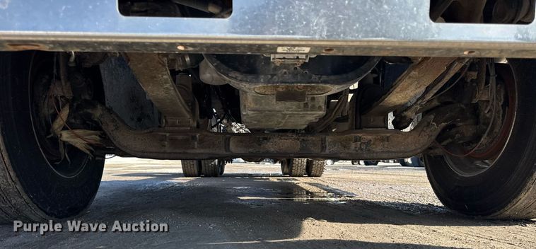 image for item DU3317 2001 Freightliner FLD truck cab and chassis