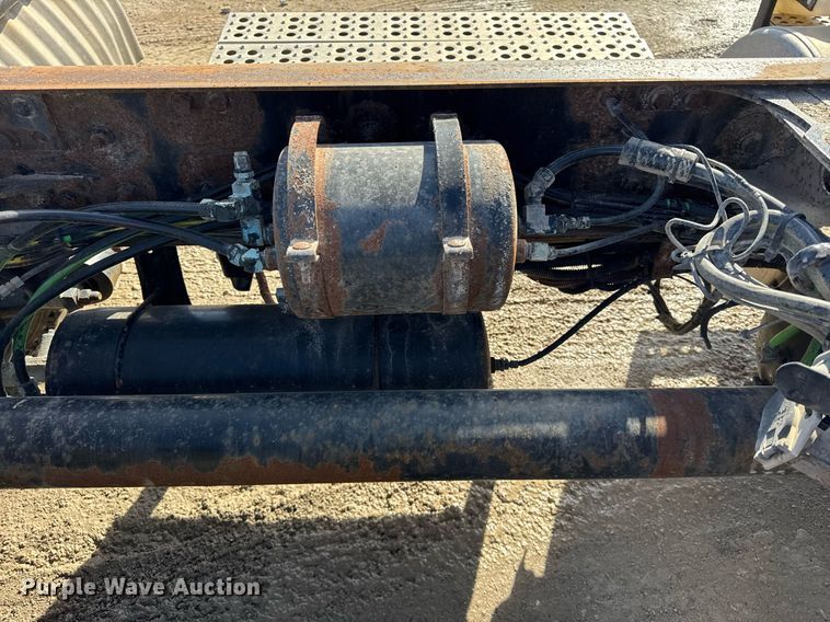 image for item DU3317 2001 Freightliner FLD truck cab and chassis