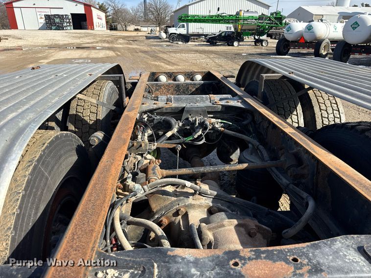 image for item DU3317 2001 Freightliner FLD truck cab and chassis