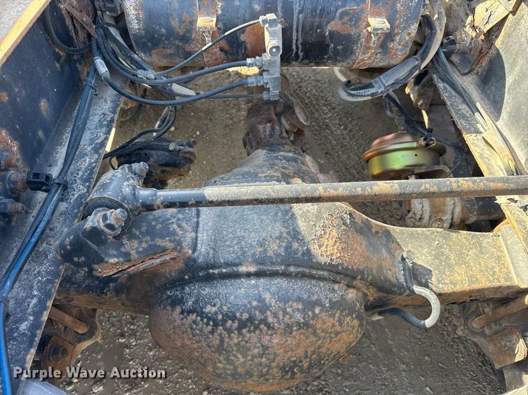 image for item DU3317 2001 Freightliner FLD truck cab and chassis