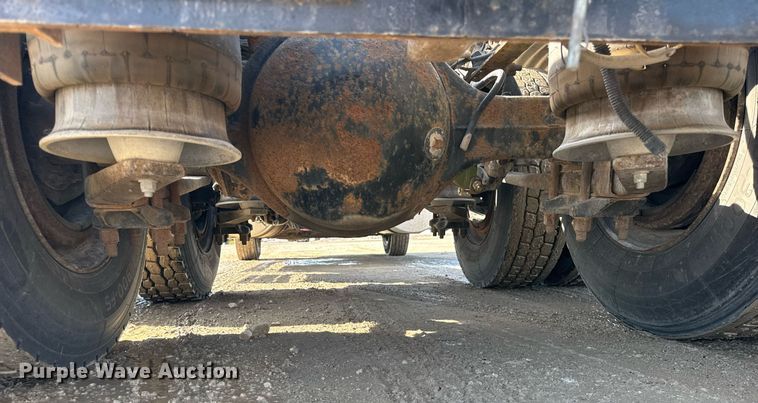 image for item DU3317 2001 Freightliner FLD truck cab and chassis