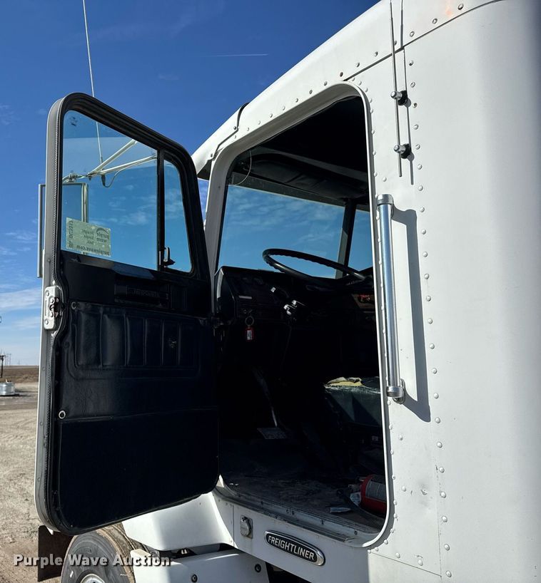 image for item DU3317 2001 Freightliner FLD truck cab and chassis