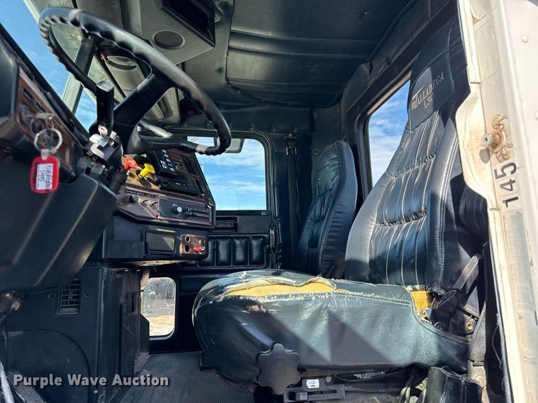 image for item DU3317 2001 Freightliner FLD truck cab and chassis